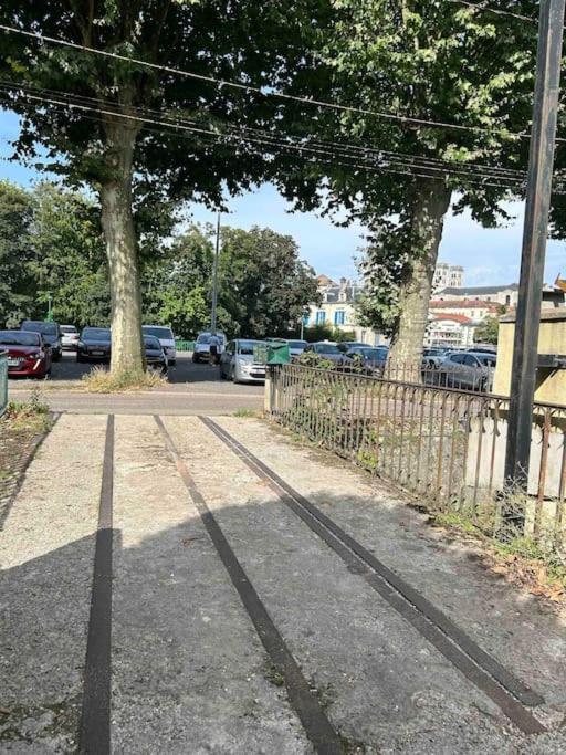 ヴェルダン・シュル・ムーズLe Petit Kiosque - Terrasse Parking & Local Veloアパートメント エクステリア 写真